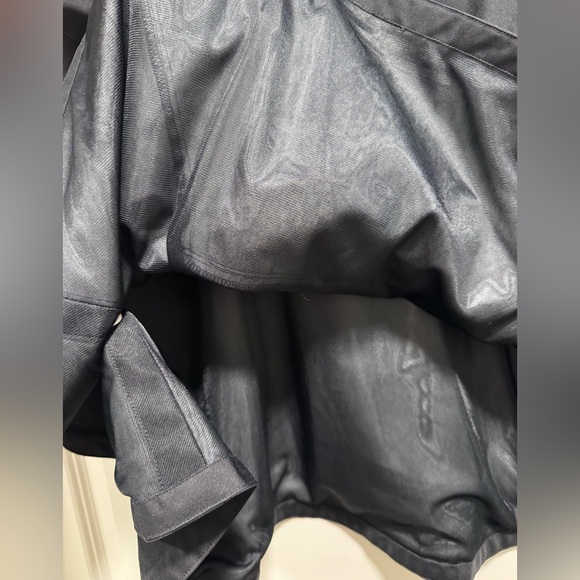 Nike Boy’s Black Poncho Jacket - Picture 13 of 15